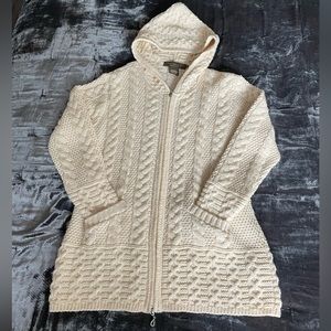 100% wool sweater size medium women’s. 100% Merino wool. Very warm and cozy.